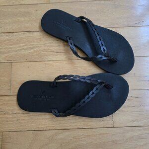 American Eagle Outfitters | minimalist brown leather flip-flop sandals | WMS 6